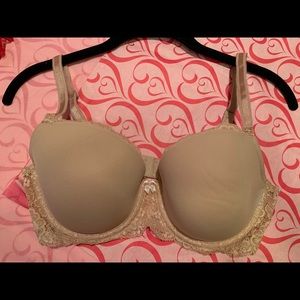 WOMEN’S VICTORIA’S SECRET NUDE BRA.